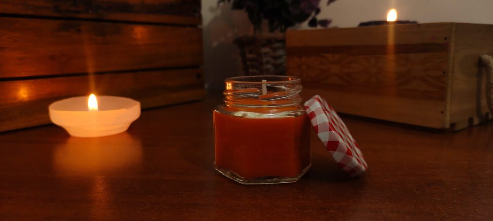 Iluminación tenue con velas Nocturna en la sala